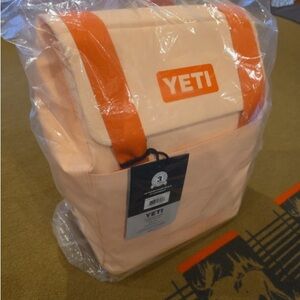 YETI Daytrip Tote Bag 14L Peach Beekeeper Beach Lunch Bag Gold Coast Collection